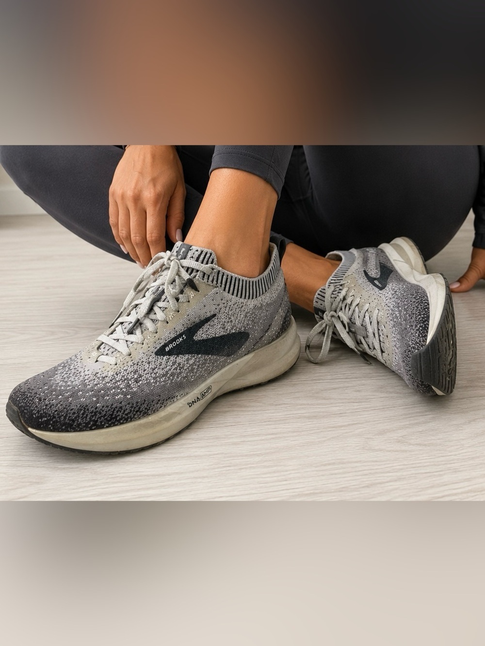 Brooks Levitate 2 running shoes women’s size 10 gray white athletic sneakers